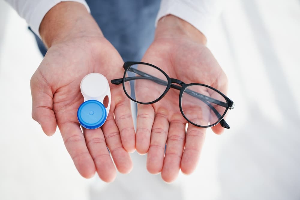 العدسات أم النظارات: أيهما أفضل؟