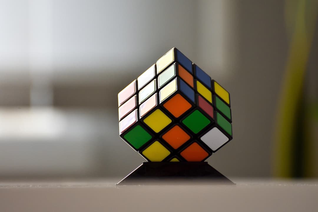 علماء يصممون مكعب روبيك كمومي ويجدون الطريقة الأفضل لحله