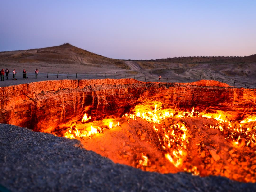 بوابة الجحيم المشتعلة منذ أكثر من نصف قرن في تركمانستان قد تنطفئ قريبًا