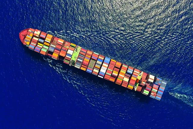 حلول رقمية جديدة تقلص انبعاثات قطاع الشحن البحري