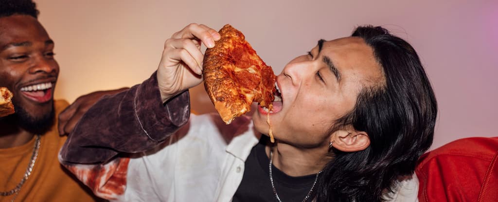 الأطعمة فائقة المعالجة تضر بصحة الرجال بثلاث طرق رئيسية