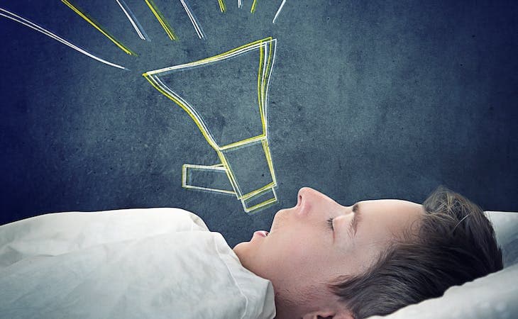 لماذا يتحدث البعض في أثناء النوم؟