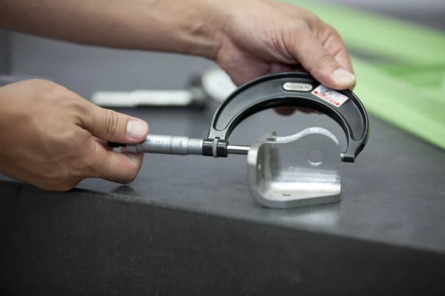 سبيكة معدنية جديدة تكسر القواعد الفيزيائية وتجمع بين القوة والمتانة الفائقة