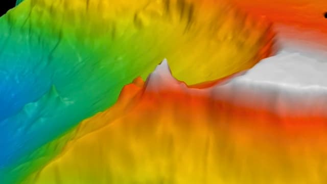 في أعماق المحيط: مدينة مفقودة بتصاميم طبيعية غير مسبوقة