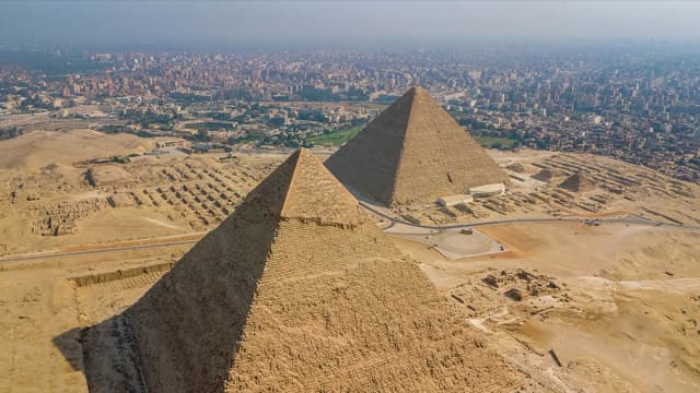 فرضية مثيرة للجدل حول عمر الهرم الأكبر في الجيزة