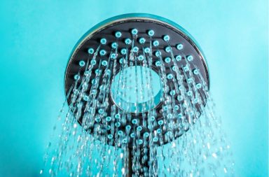 هل يفيد الاستحمام بالماء البارد لعلاج القلق - علاج آلام العضلات ويساعد على الاستيقاظ بسرعة ونشاط - فوائد الحمام البارد - علاج أعراض القلق