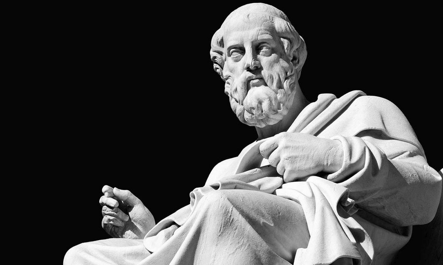 أشهر عشرة أقوالٍ للفيلسوف أرسطو