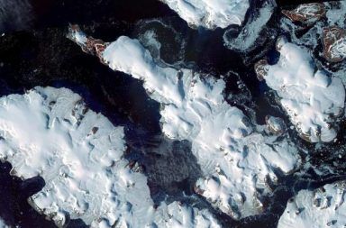 اكتشاف خمس جزر جديدة في روسيا ذوبان الجليد المتسارع الناتج عن التغير المناخي المياه المتجمدة في السواحل الروسية ما سبب ظهور الجزر