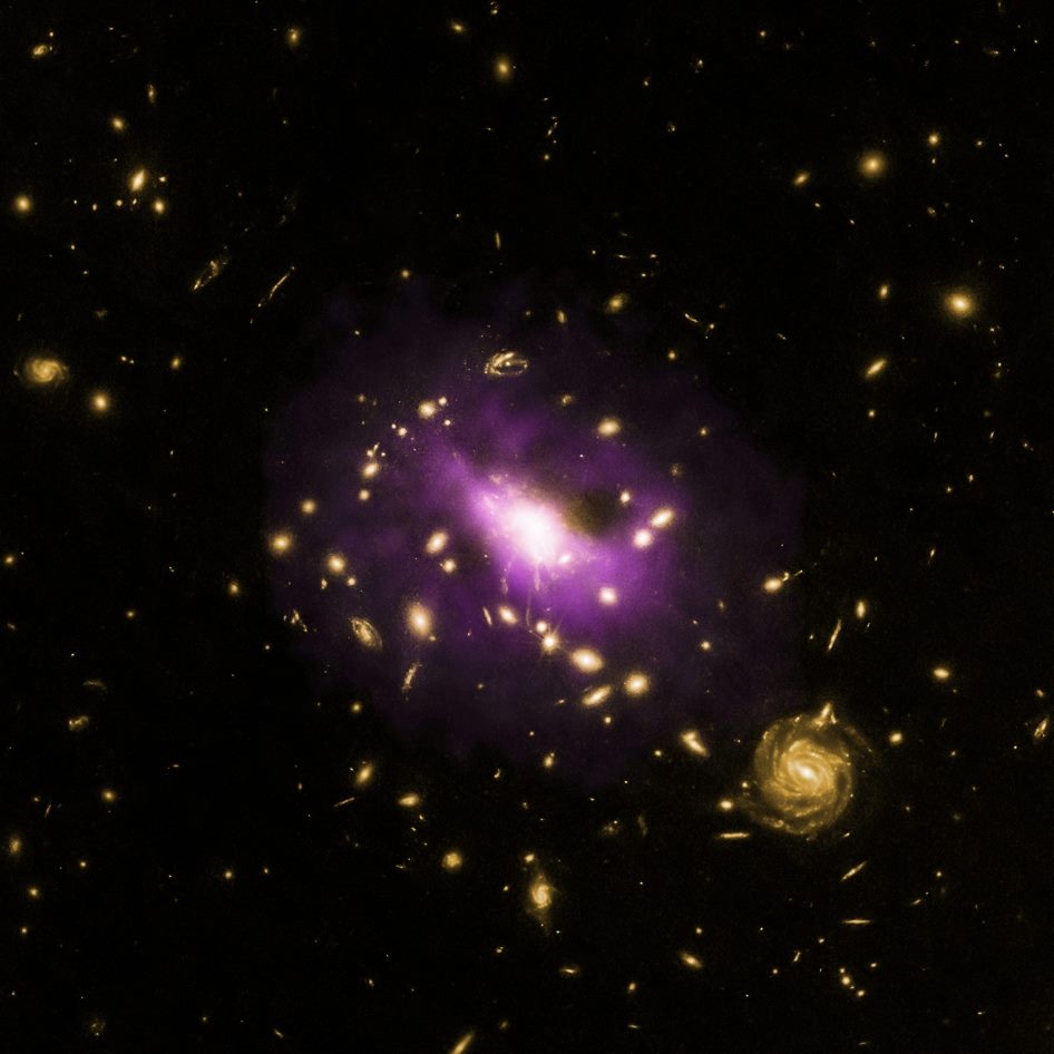 صورة اليوم: إحدى أكبر الثقوب السوداء التي يكتشفها علماء الفلك!