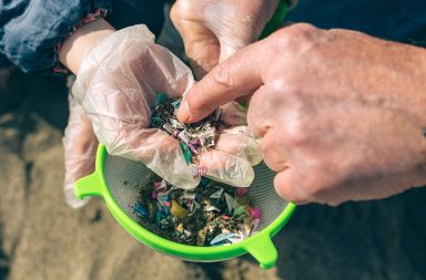 تمثل مقاومة المضادات الحيوية تهديدًا متزايدًا للصحة العامة. أشارت دراسة جديدة إلى أن إلقاء القمامة البلاستيكية في الأنهار قد يزيد من المكروبات