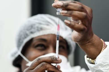 لماذا يتردد الكثيرون قبل تلقي اللقاح؟ لماذا يؤخر الناس تلقي اللقاح أو يرفضونه؟ لماذا يحدث تردد في أخذ اللقاح ؟ قد تختلف الأسباب بين شخص وآخر