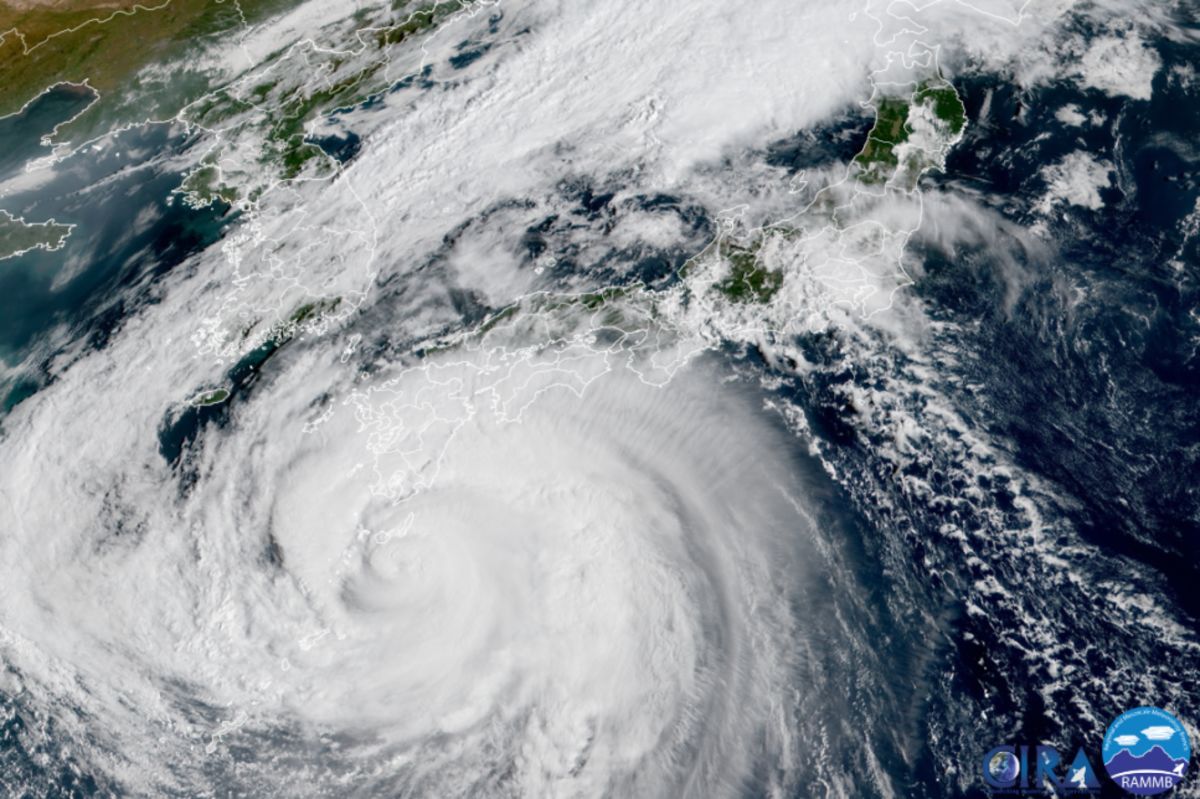 إعصار موسمي ضرب جنوب اليابان، والحكومة تحاول ترحيل قرابة 9 ملايين شخص!