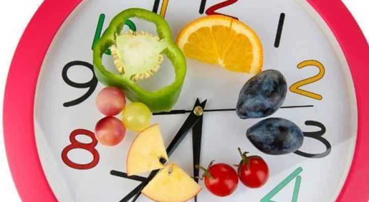هل يؤثر وقت تناول الطعام على الوزن؟