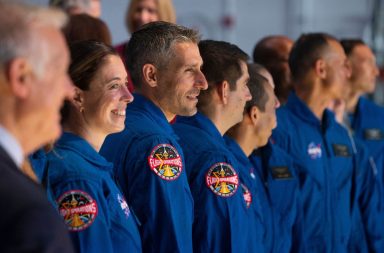 أعلنت وكالة ناسا يوم الاثنين الماضي عن آخر عشرة رواد فضاء متدربين ليتلقوا تدريبًا حول كيفية تشغيل محطة الفضاء الدولية وصيانتها، والتدريب على السير في الفضاء