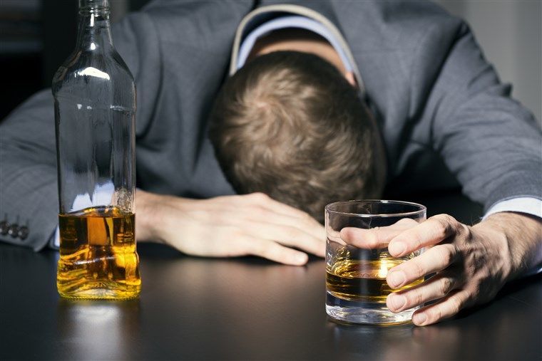 الإفراط في شرب الكحول قد يغير الـحمض النووي DNA ما يزيد الرغبة في شربه
