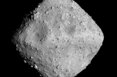 أطلقت وكالة الفضاء اليابانية المركبة الفضائية هايابوسا 2 لزيارة كويكب ريوغو، وصلت المركبة إلى الكويكب في يونيو 2018 - تمكن الباحثون من معرفة أصل كويكب ريوغو