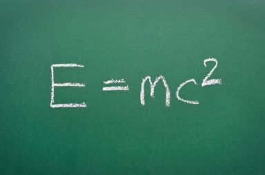 ماذا تعني معادلة أينشتاين الشهيرة ماهي معادلة أينشتاين المشهورة المادة الطاقة الكتلة مربع سرعة الضوء الطاقة الحركية الطاقة النووية
