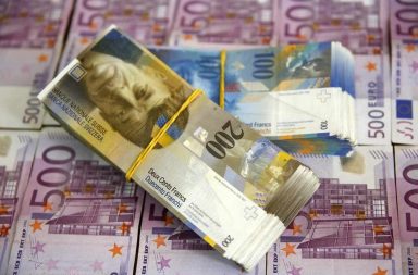 لماذا يعد الفرنك السويسري عملة قوية؟ ما سر قوة الفرنك السويسري؟ لماذا لا تعتمد سويسرا اليورو عملةً للبلاد؟ ما هي عملة سويسرا؟
