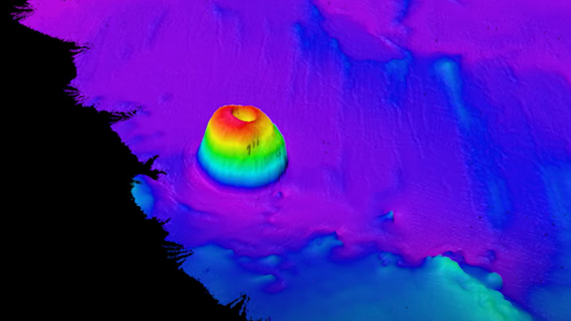 اكتشاف بركان غريب تحت الماء بشكل كعكة البوندت