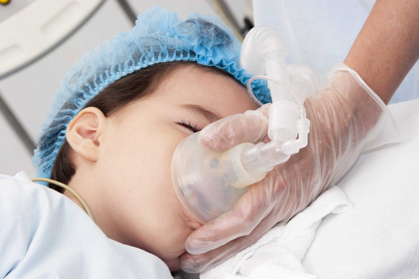 هل تضر الجراحة أثناء الطفولة الدماغ؟