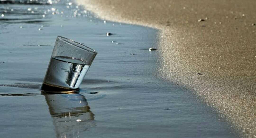 لماذا يشكل شرب مياه البحر خطرًا على الإنسان؟