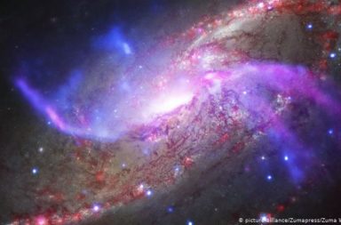 اكتشاف مجرة عملاقة أضاءت الكون مباشرةً بعد الانفجار العظيم - عصور الكون المظلمة - البلازما الساخنة الكثيفة التي حبست الضوء