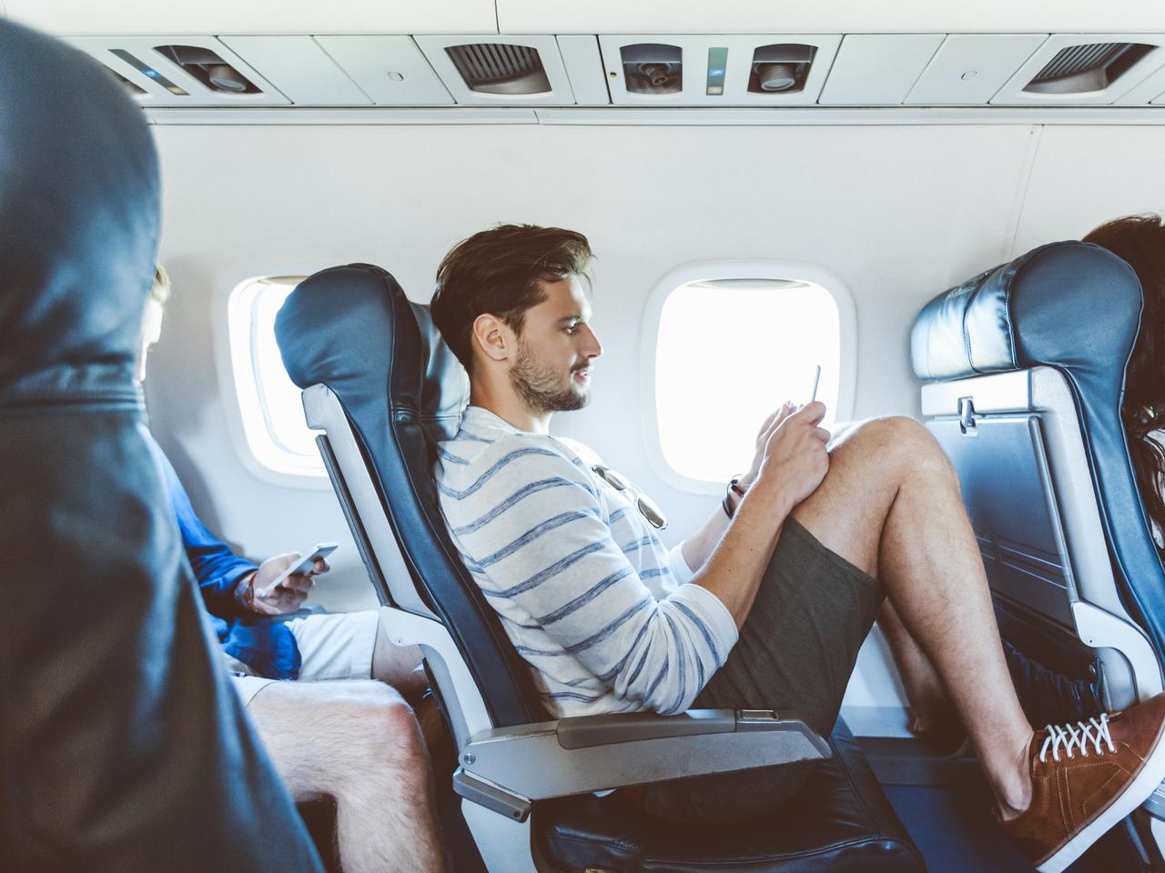 ما هو أسوأ مقعد على الطائرة؟