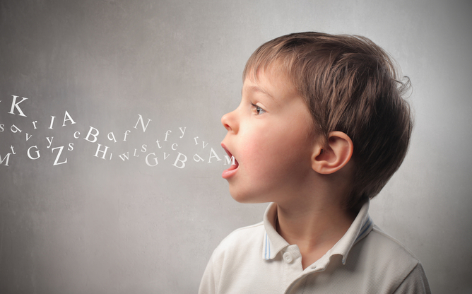 متى تؤثر الصعوبات الكلامية عند الاطفال على ثقافتهم ؟