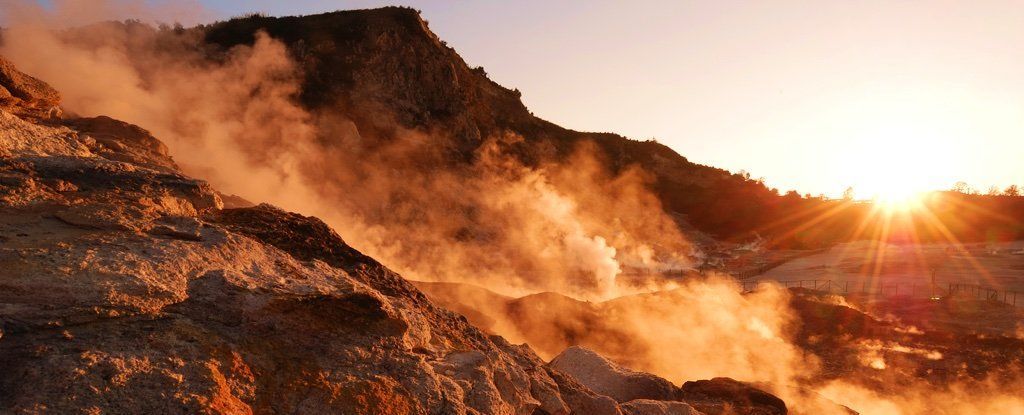 يبدو أن هذا البركان الإيطالي العملاق يعيد دورة حياته النارية