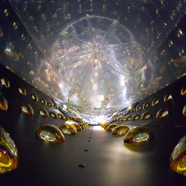 الصين تبني أكبر تليسكوب تحت الماء لرصد الجسيمات الشبحية النيوترينوات