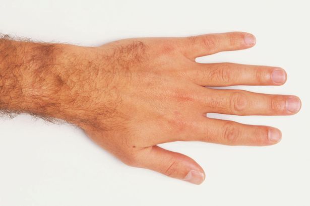للرجال : خمس اشياء تكشفها اصابع يديك عنك
