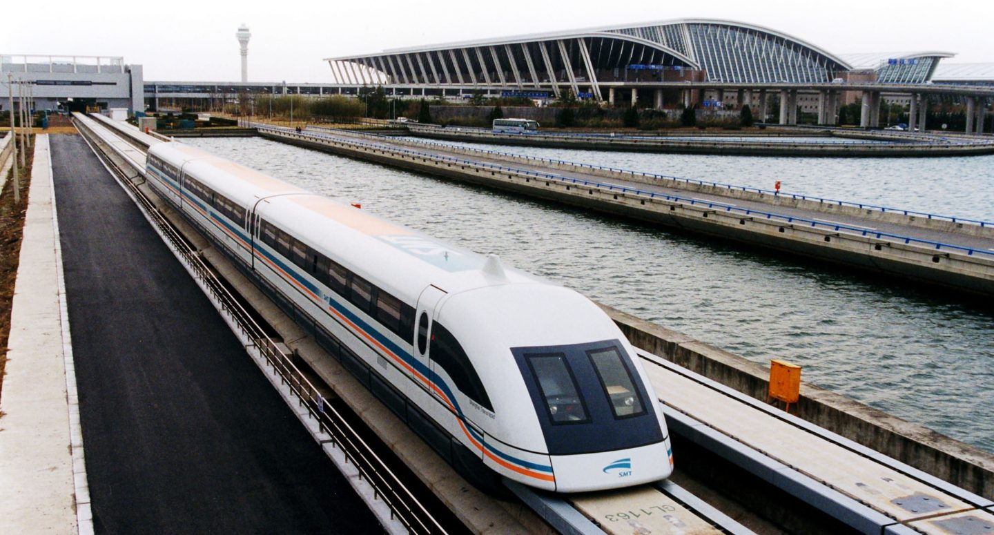 الصين تدشن أسرع قطار في العالم