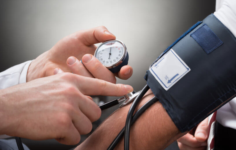 فرق الضغط الدموي بين الطرفين العلويين دلالة على مرض القلب وزيادة خطر الوفاة - قياسات ضغط الدم للقيمتين الانقباضية والانبساطية 