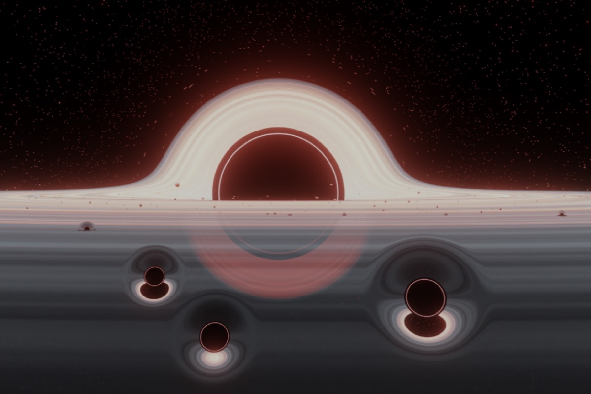 رصد ثلاثة ثقوب سوداء صغيرة عالقة في مدار ثقب أسود عملاق!