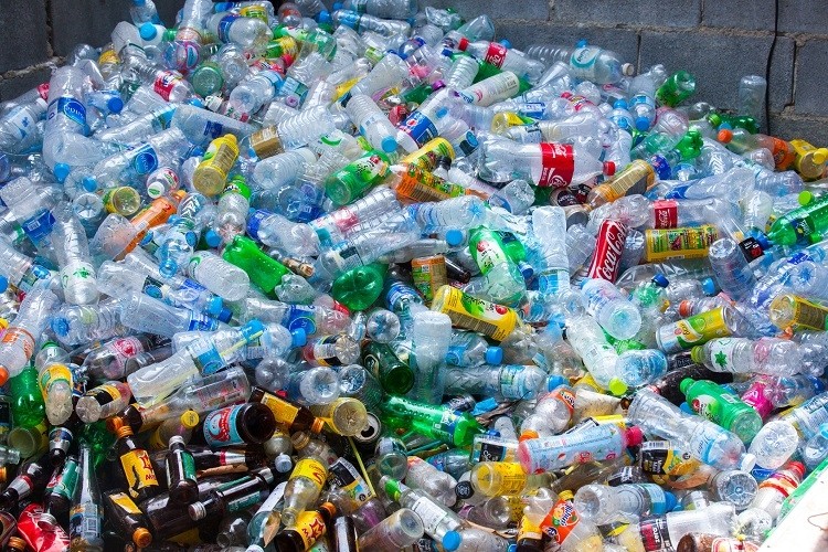 البلاستيك والقمامة وإعادة التدوير، مشكلة تتعدى موضوع تغليف أو تعبئة - إيجاد حل لمشكلة النفايات البلاستيكية - كميات البلاستيك المستخدمة 