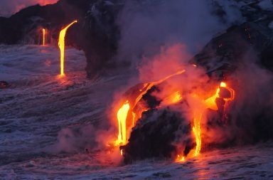 النارية بطريقتين الانسياب تتشكل السطحية و البركاني الصخور البركاني الثوران الصخور النارية