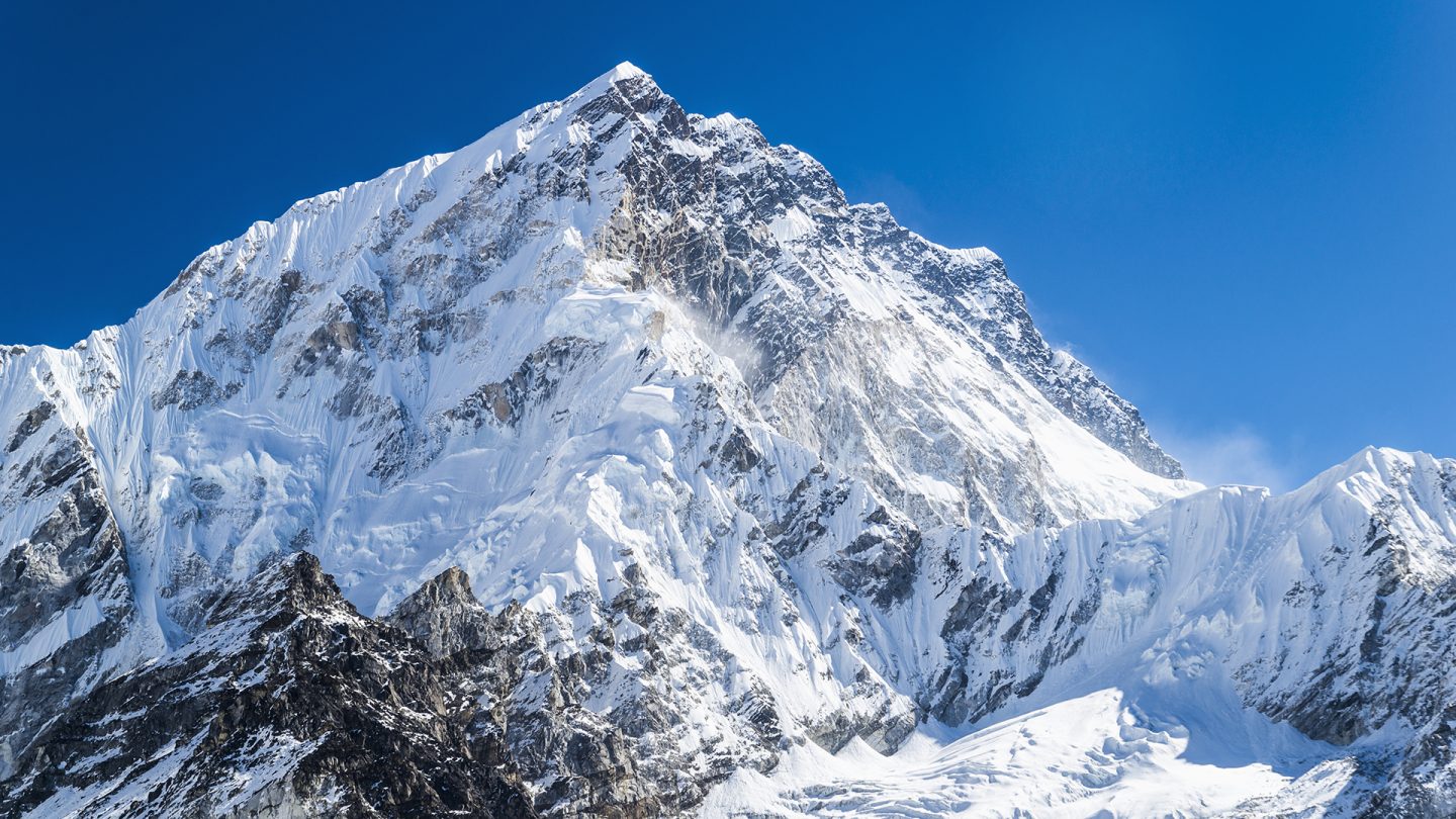 هل يمكن لجبل أن يزداد ارتفاعًا أكثر من جبل إيفرست؟