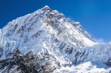 هل يمكن أن تنمو الجبال لأكثر من علو جبل إفرست؟ وإلى أي مدى يستطيع أن ينمو أي جبل على الأرض؟ أين يقع جبل أوليمبوس مونس وما هو ارتفاعه؟