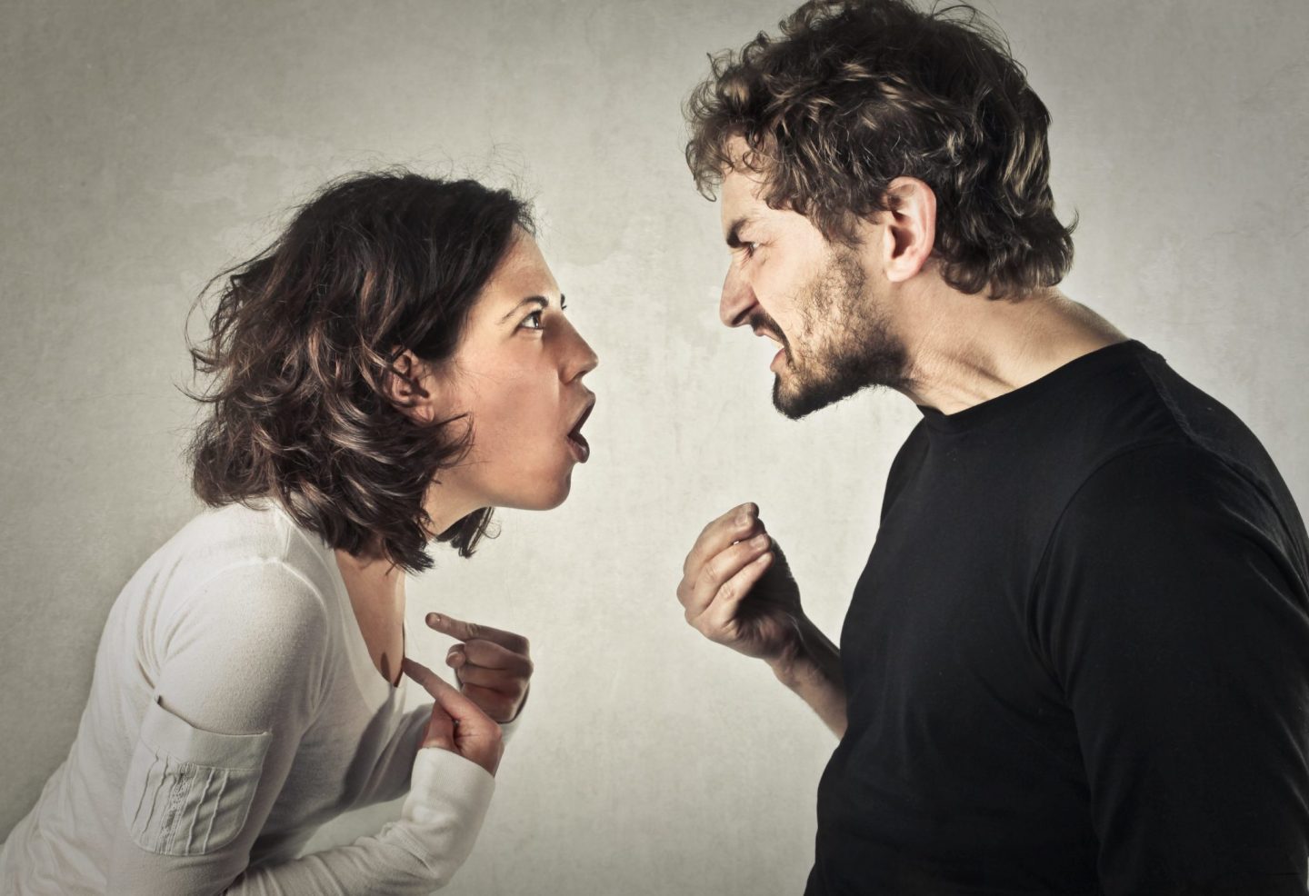 ماذا عليك أن تفعل بعد إيذاء شريكك؟ وما أفضل طريقة للاعتذار؟