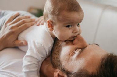 توجد العديد من الدراسات التي توضح الاختلافات في أدمغة الأمهات بعد الولادة. لكن دراسة جديدة أشارات إلى وجود اختلافات أيضًا في أدمغة آباء المولود الأول