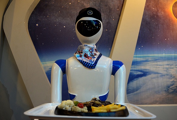 الروبوتات غير ناجحة كثيرًا في العمل في المطاعم وخدمة الزبائن