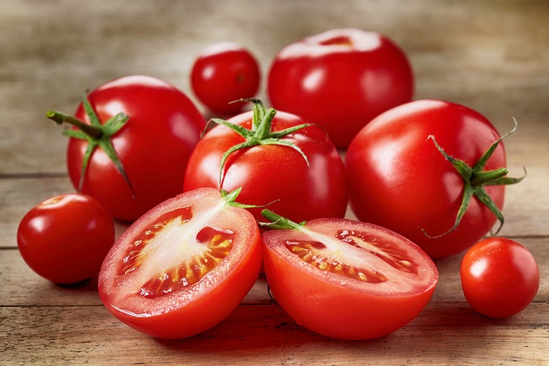 What are the nutritional benefits of tomatoes - getting healthy skin - losing weight - improving heart health - adding tomatoes to the diet helps protect against cancer 