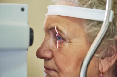 داء باركنسون هو اضطراب حركي يؤثر في المسار السوداوي المخططي في الدماغ ويؤدي للتنكس العصبي وفقدانها لاحقًا، وقد يمكن لفحص شبكية العين تحديده