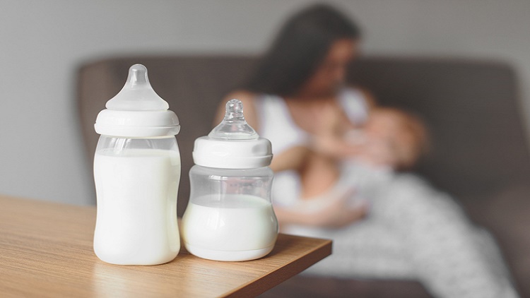جزيئات دقيقة في حليب الثدي تحمي الرضع من الإصابة بالحساسية