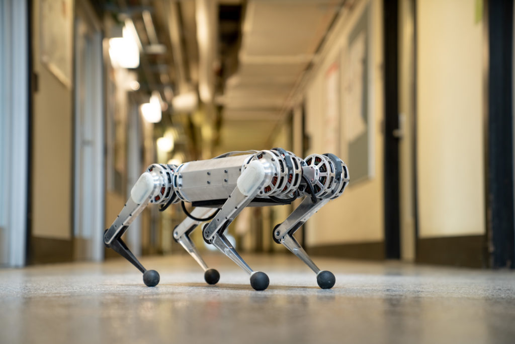 خوارزمية جديدة تساعد الروبوتات رباعية الأرجل على التنقل