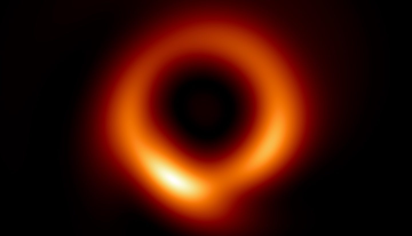 لأول مرة، تطوير صورة عالية الدقة لثقب أسود فائق الكتلة باستخدام الذكاء الاصطناعي!