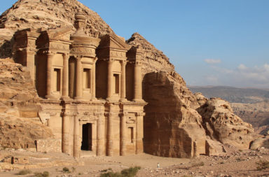 البتراء: ياقوتة الأردن - البتراء مدينة عريقة في الأردن تعود نشأتها إلى القرن الرابع قبل الميلاد - معلومات وحقائق حول مدينة البتراء التاريخية
