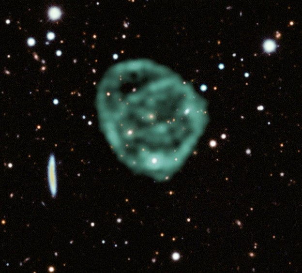 صورة للحلقة الراديوية الشاذة، التقطها تلسكوب ميركات باللونين الأخضر والرمادي، صورة بصرية من دراسة الطاقة المظلمة