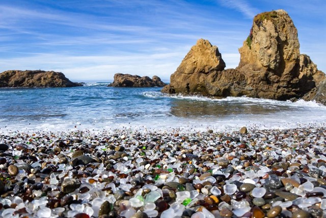 شاطئ الزجاج في كاليفورنيا