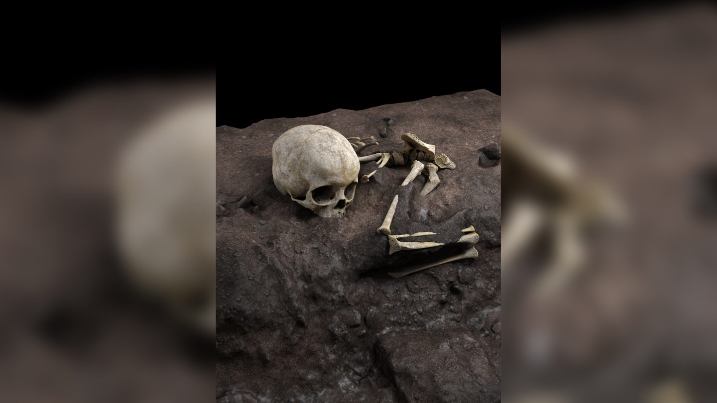 متى بدأ البشر القدماء دفن موتاهم؟